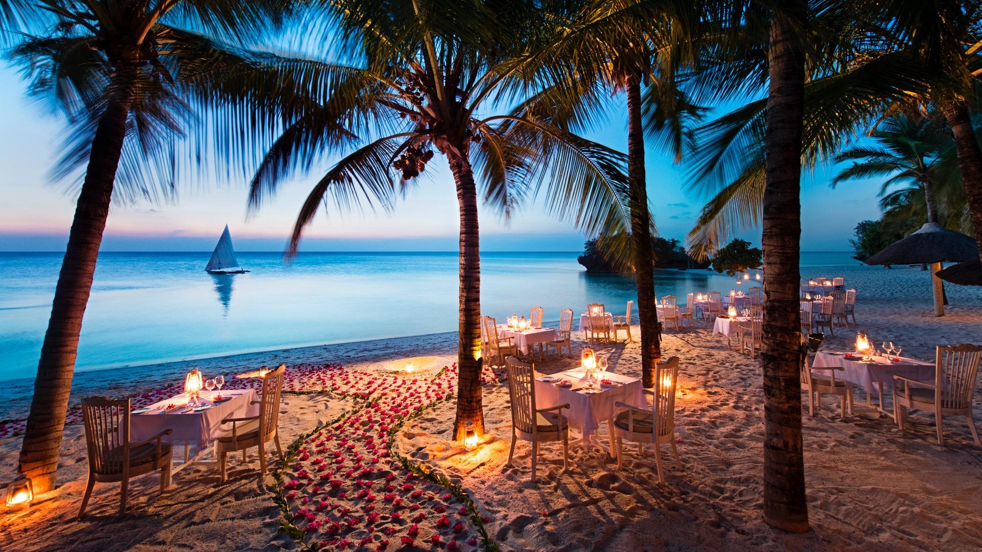 Constance-Aiyana-Pemba-Zanzibar-AB-Main-restaurant-Beach-Dinner-Dusk-01_HD