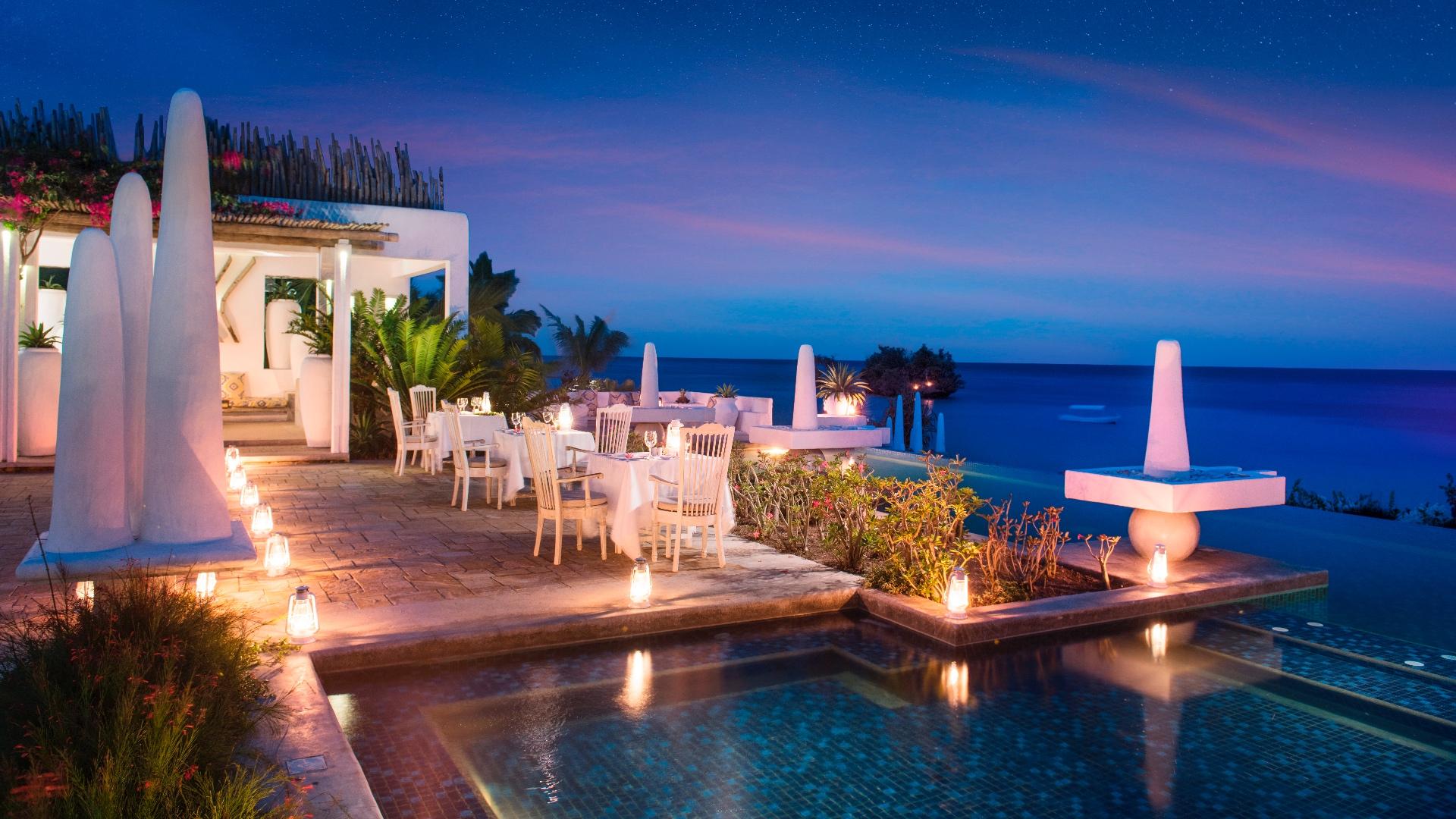 Constance-Aiyana-Pemba-Zanzibar-AB-Main-restaurant-Pool-Dinner-01_HD